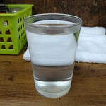 ラーメン二郎 - 水を用意