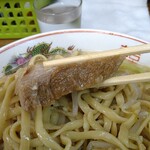 ラーメン二郎 - 厚みも申し分なし