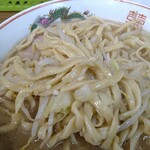 ラーメン二郎 - ニンニクが絡む