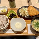 Hyakusai - 松浦アジフライ定食の雑穀米大盛、味噌汁をだんご汁に変更