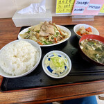 中華料理どさんこ - 料理写真:肉野菜炒め定食