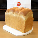 バンデロール - のっぽ食パン（一本￥500）。焼きたてはあまりに良い香りがして、バス車中で恥ずかしいほど（笑）