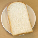 バンデロール - 背の高い山型パンで、カットすると細長い断面が特徴的