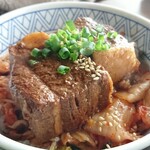 そば屋 五衛門 - キムチ丼セット ¥1200の角煮(2個)