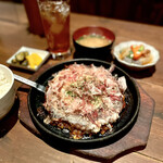 MARUYOSHI - 豚玉定食　ご飯、みそ汁、小鉢、漬物、ドリンク付き
