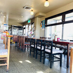 Shabutarou - まるで地方にあるドライブインの食堂のよう…
      懐かしい落ち着く店内。