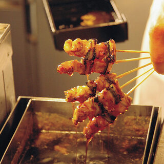 We offer Hakata-style Grilled skewer with overwhelming cost performance.