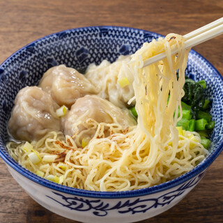 【本場香港式海老ワンタン麺】