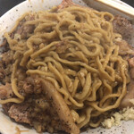 夢を語れ - 「汁なし」（300グラム、900圓）、「豚マシ」（＋300圓）。野菜拔き、辛め、ニンニク。麺アップ。