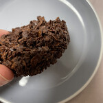 おやつ研究所 - 390円のサクサクチョコ。けっこうなボリュームです。