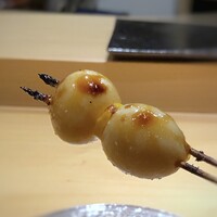 焼鳥 まこ - ＊中が「半熟」で、タレのお味もよく美味しい。