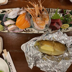 海味はちきょう いくら御殿 - 刺身とじゃがバター