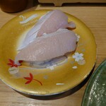 Kaiten Zushi Sushi Maru - 寒ブリのズリ
