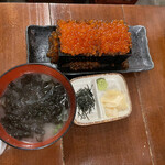 海味はちきょう いくら御殿 - 名物つっこ飯枡入りVer。海苔の味噌汁もありがたい。