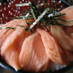 喰い処 鮭番屋 - 鮭の親子丼・鮭部分