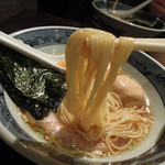 藤堂 - 醤油ラーメン啜る