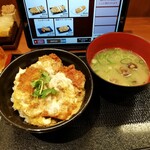 ごはん処 かつ庵 - 熟成ヒレカツ丼¥759＋しじみ汁¥110
