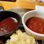 Sumibi Kitchen Odoribi - ソースはデミグラスと大根おろしの和風ソースがついてます