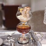 ASAHINA Gastronome - サイフォンで作られる茸の風味たっぷりのコンソメ