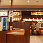 麺屋大黒 - 客席から見るカウンター方面