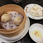 菜香新館 - 小籠包＆チャーシュー饅頭