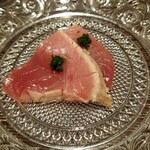 鈴田式 - 氷見のメジマグロ 燻した胡麻ダレで