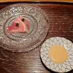 鈴田式 - 氷見のメジマグロ 燻した胡麻ダレで