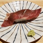 Itarian Sakaba Nikudokoro Momoi - お通しの肉寿司