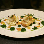 ガストロノミー ジョエル・ロブション - クエのムニエル ヌイユに見立てた真菰筍とシャルドネヴィネガーを効かせたクーリで