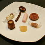 ガストロノミー ジョエル・ロブション - オランジェットショコラやフランボワーズクリームサブレも。カヌレ美味しい