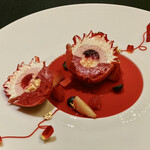 ガストロノミー ジョエル・ロブション - ローズ断面＠はちみつムースにフランボワーズジュレとクリーム入り。土台にフランボワーズソルベがサプライズ