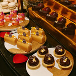 ガストロノミー ジョエル・ロブション - キャラメルのプチフール、チョコのプチタルト