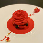 ガストロノミー ジョエル・ロブション - ローズ 軽やかな蜂蜜のムースにフランボワーズを忍ばせて
