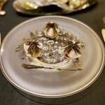 ガストロノミー ジョエル・ロブション - 聖護院カブでサンドしたオマールブルー 黒トリュフとコライユのヴィネグレット