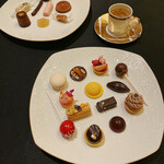 ガストロノミー ジョエル・ロブション - ミニャルディーズ全種とカフェ