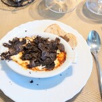 La Brianza - トリュフグラタンピエモンテ風黒トリュフ。何回いただいても飽きませんね本当に。素材組み合わせや素材の良さだけじゃなく、チーズソースのお味だったり玉子の火入れだったり全てが絶妙なのよ〜(๑´ڡ`๑)♡
