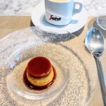 La Brianza - 安納芋プリンをディカフェコーヒーと。安納芋にも季節感じますね。冬時期にしか見かけない種類ですし甘み濃厚ですよね～(^^) 素材の甘みが生かされていてやさしい味わい