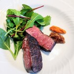 La Brianza - サカエヤ十勝若牛フィレ炭火焼きロメスコソースタスマニア産粒マスタード。振られているお塩が毎回いつも絶妙な量だものだから、お肉の味わいをひきたてまくるのよ〜 だからマスタードもロメスコも忘れがち^^;汗