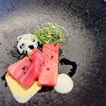 La Brianza - 和歌山県那智勝浦本まぐろカルパッチョカラスミソース自家製卵白マヨネーズ。ブリアンツァでいただく本まぐろは身の締りが違うやっぱり鮮度が良いのとさばきも巧みだからよね～美味しい美味しい