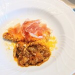 La Brianza - ホワイトアスパラガスフリット24ヶ月熟成ミモレットチーズイベリコベジョータモルツェッロ。ホワイトアスパラガスに生ハムとかチーズとかとてもよく合う。ブリアンツァのモルツェッロ大好き♡時々は食べたい逸品