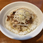 きく屋 - チャーシューごはん（今日は刻みネギ多めです）