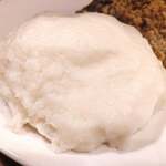 Food Hut Plus - もちもちとしたヤム芋のマッシュポテト。 ナイジェリアの主食だよ