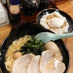 壱角家 - MAXラーメンと満腹セットの肉担々丼