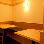 真夜中の寿司 すぎ洋 - テーブル席