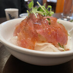 小半 - 生ハムと玉ねぎのサラダ