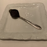 ル・マノアール・ダスティン - アミューズ　一皿目　ブータンノアール　今は鹿の血です。