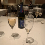 ル・マノアール・ダスティン - シャンパンの時間の変化の飲み比べ！　この店ならではの楽しみ！