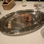 ル・マノアール・ダスティン - さー、乳飲み子羊が焼き上がりました。