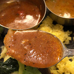 チーズケーキと彩りカレー Luna piena - プリプリ海老カレーの方