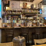 うどん居酒屋 江戸堀 - こうして見るとバーカウンターのようにも見える